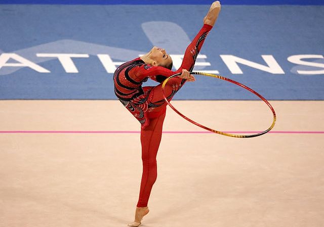 卡巴耶娃在雅典奥运会上获得金牌