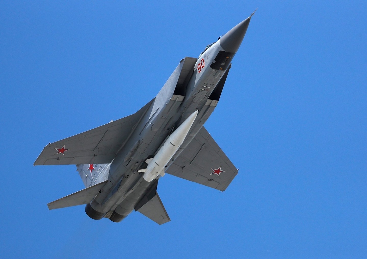 挂载「匕首」（Kinzhal）高超音速飞弹的米格-31（MiG-31）战斗机。 图：达志影像／美联社（资料照）