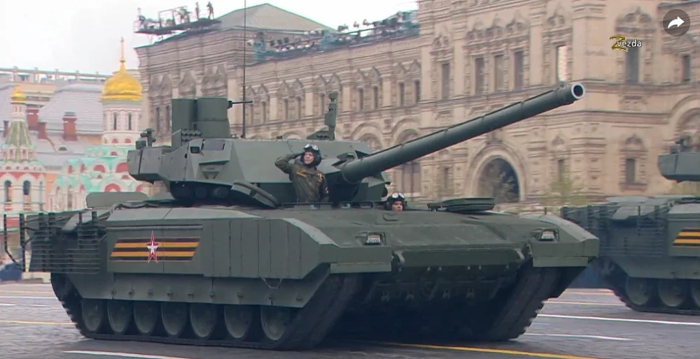 俄罗斯胜利日阅兵，俄军T-14 「阿玛塔」主战坦克也在游行之列。 图:新华社直播