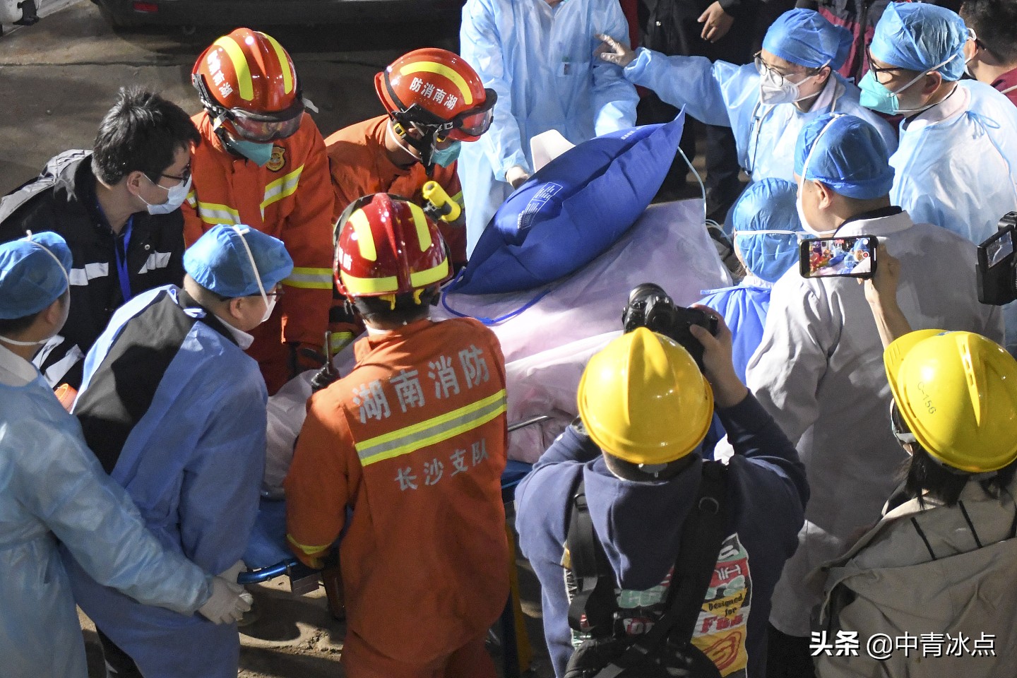 长沙自建房倒塌事故的第八位幸存者：腿上“一条血管都没了”，为保腿经历两次手术，3天发生4次严重水肿冲击