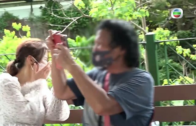 TVB女主持采访“恐怖老鼠屋”时惨遭袭击，被70岁老妇殴打，画面曝光（组图） - 22