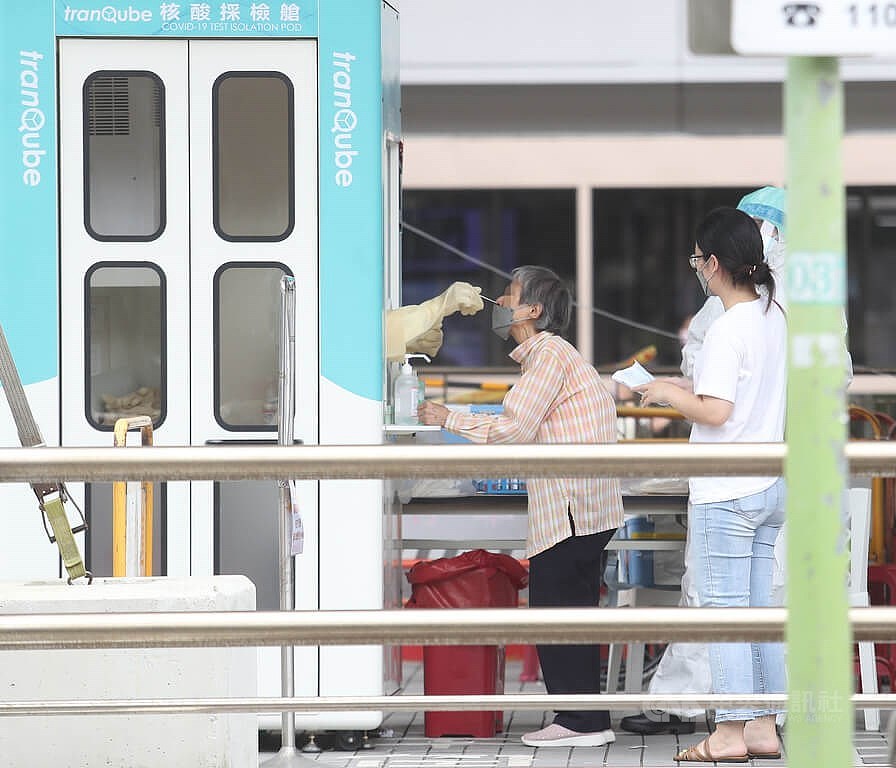 台湾单周增逾30万确诊,9旬长者染疫10人有1中重症(图) - 1