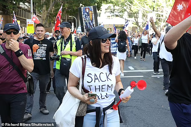 悉尼爆发反疫苗游行，千名抗议者涌上街头，呼吁民众不要支持两大政党（组图） - 3