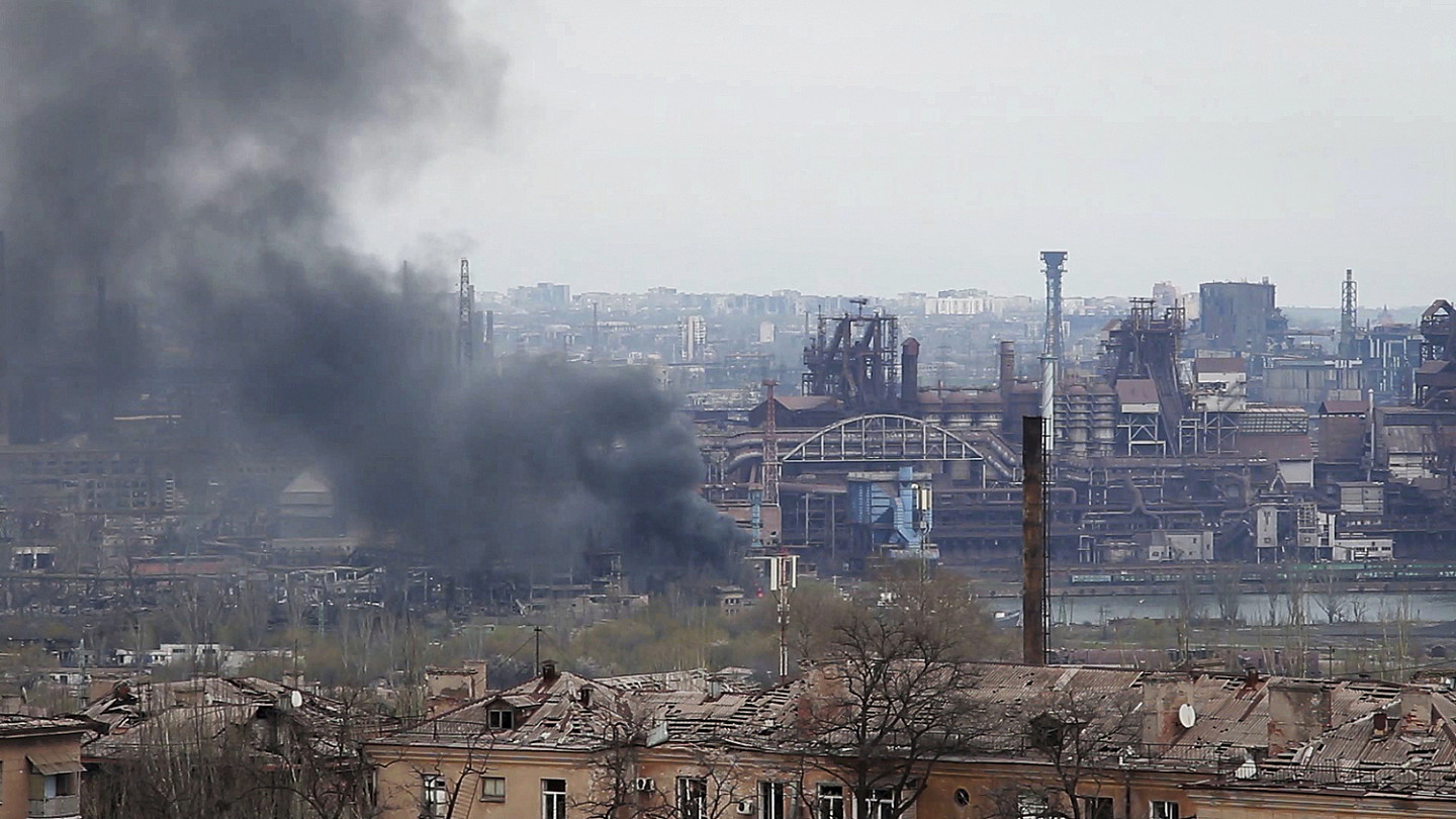 亚速钢铁厂是乌克兰军队在马立波的最后一道防线，日前仍有平民躲在该厂的地下掩体内。 图：达志影像/美联社（资料照片）