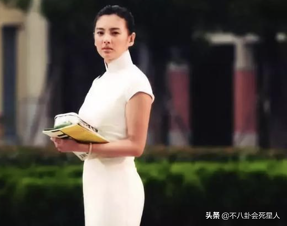 8位拥有“顶级好乳”的女星！个个“胸”器逼人，杨幂只能排倒数