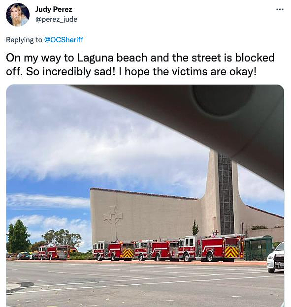 救援消防车在教堂前排起队。 （推特截图）
