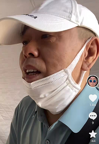 64岁潘长江在小区内做核酸检测，衣服上满是线头太朴素，连连咳嗽惹担忧（组图） - 2