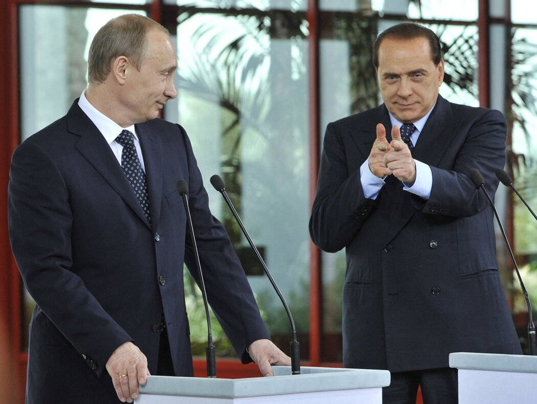 2008年，俄罗斯总统普京和时任意大利总理的西尔维奥·贝卢斯科尼在撒丁岛的切尔托萨别墅。