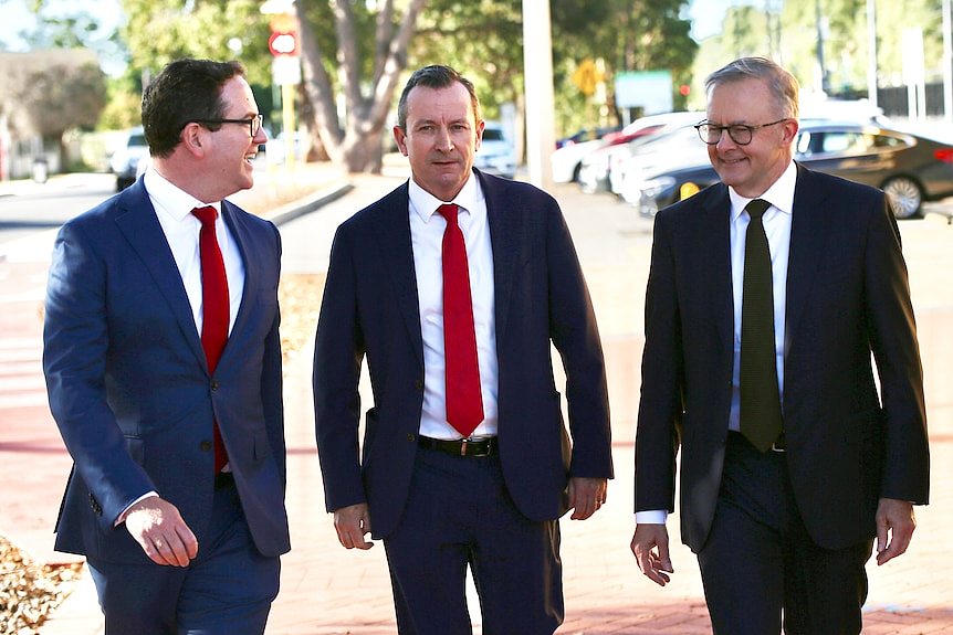 WA Premier Mark McGowan walking outdoors flanked by Labour MP Matt Keogh and federal Opposition Leader Anthony Albanese.