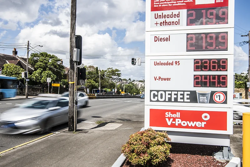 悉尼油价突破$2/升！家庭面临更大压力，燃料上涨或推动现金利率上调（图） - 2