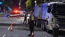 刚搬到墨尔本就出车祸…澳繁忙街道发生致命卡车事故，亚裔女子死亡（图）