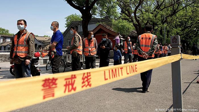 民众质疑许多感染发生在集中检测的过程中（资料图片）