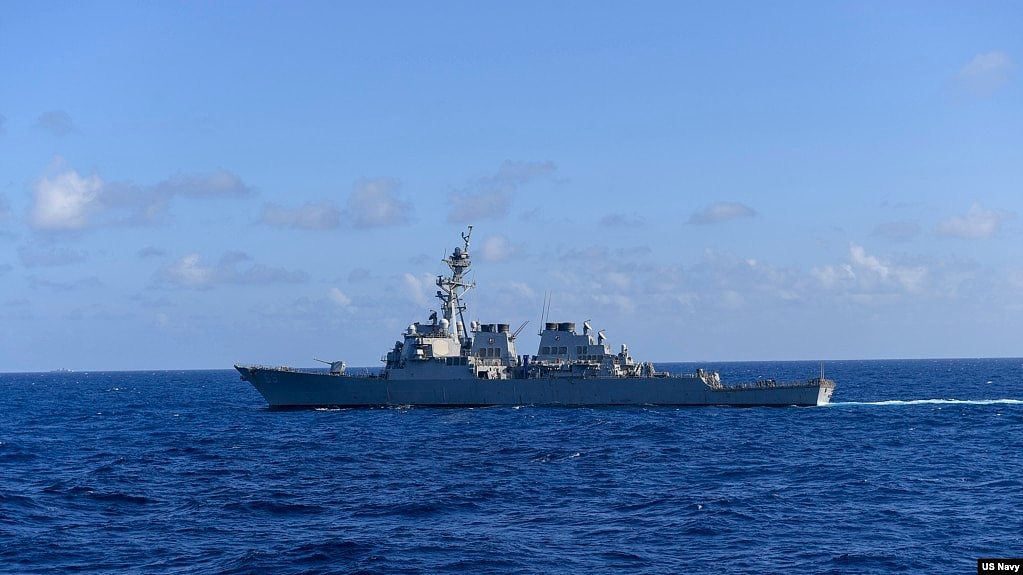 美军米利厄斯号(USS Milius)导弹驱逐舰2021年11月20日在南中国海航行。（美国海军照片）