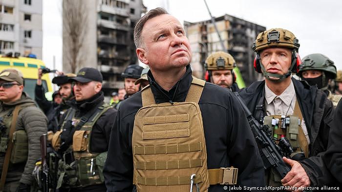 Ukraine Krieg Andrzej Duda Präsident von Polen in Borodjanka