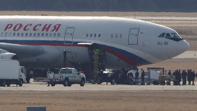 美国弗吉尼亚州，俄罗斯飞机从达拉斯国际机场接走被驱逐的外交官