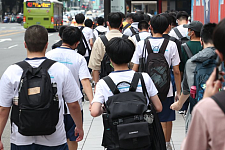 台湾确诊新冠学生增4305例，全台2556校停课（图）