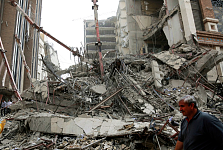 闹市区10层大楼轰然倒塌，6死数十人遭活埋，现场惊人画面曝光（视频/组图）