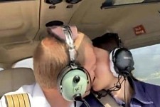 飞行教官空中激战正妹学员影片外流，以性换课下场惨（图）