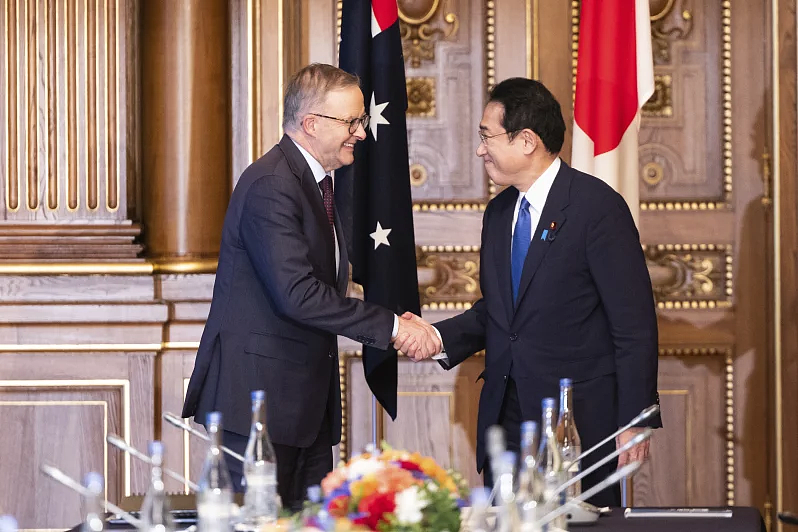 艾博年结束东京之旅，回澳处理“国内问题”，日本首相将于今年来访（图） - 2