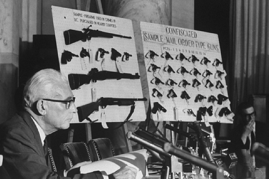 1968年，美国国会通过了参议员托马斯·多德提出的的《枪支管理法》