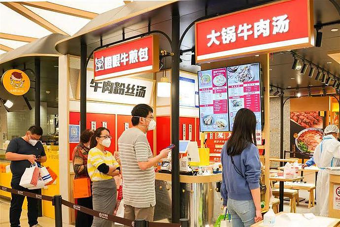上海恢复营业的商场里，消费者是“群众演员”“领导家属”？这些人有话说（组图） - 3