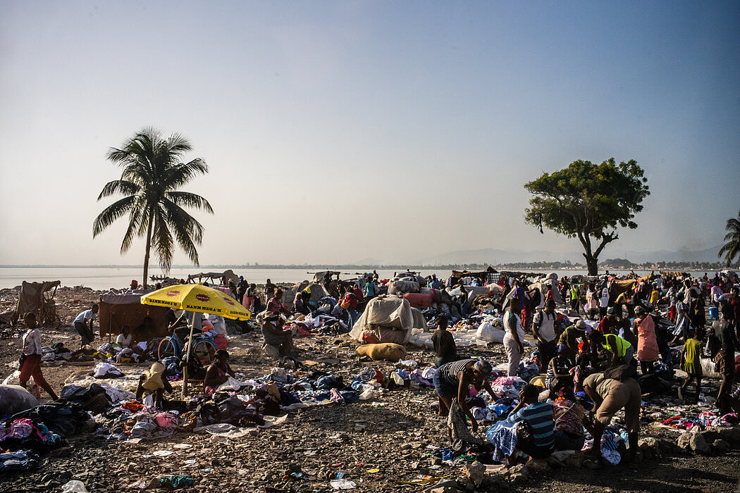 海地角。海地的“双重债务”——赎金和支付赎金的贷款——使其在贫困与落后中泥足深陷。