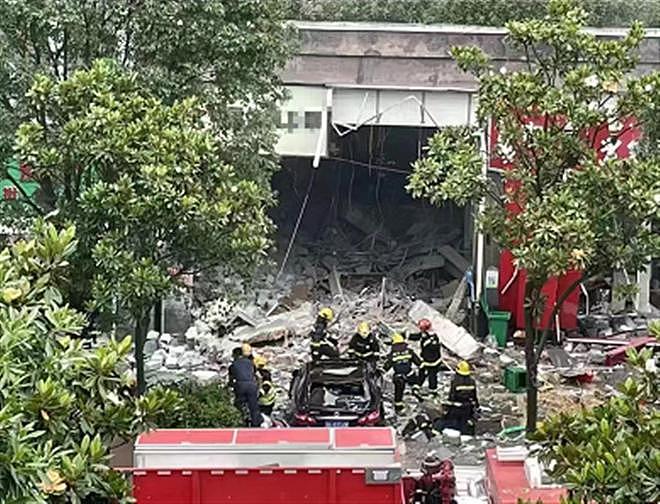 餐馆燃爆致1死13伤，商户：一片废墟，隔墙都不见了（图） - 1
