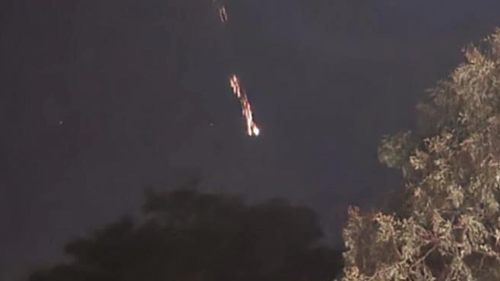 澳洲夜空惊现火球，目击者惊呆，宠物狗狂吠！专家：中国火箭碎片（组图） - 3