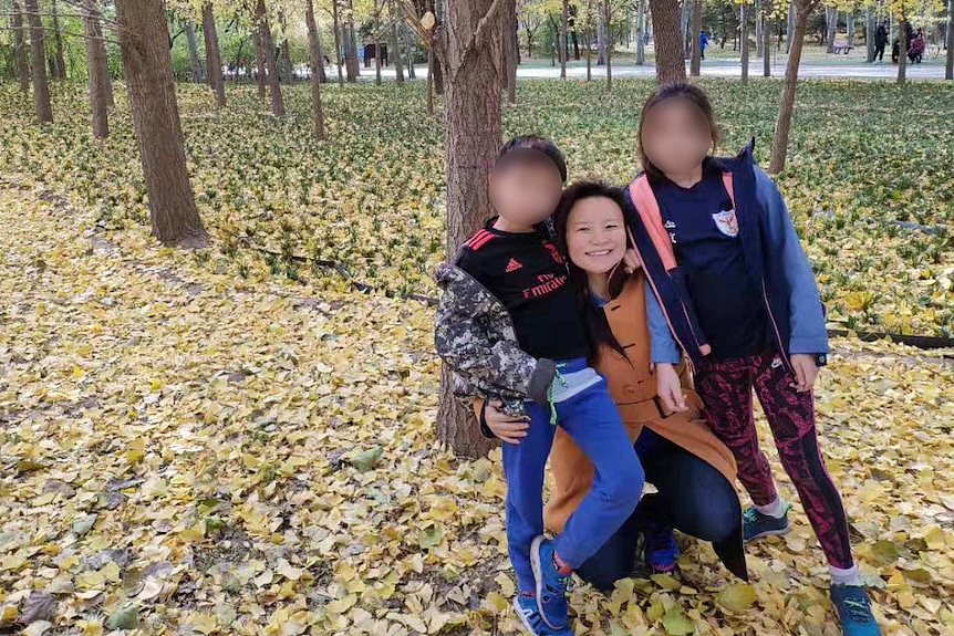 澳籍华裔记者成蕾被拘近2年，伴侣首次发声：领事探视受限，很担心她的孩子父母（组图） - 4