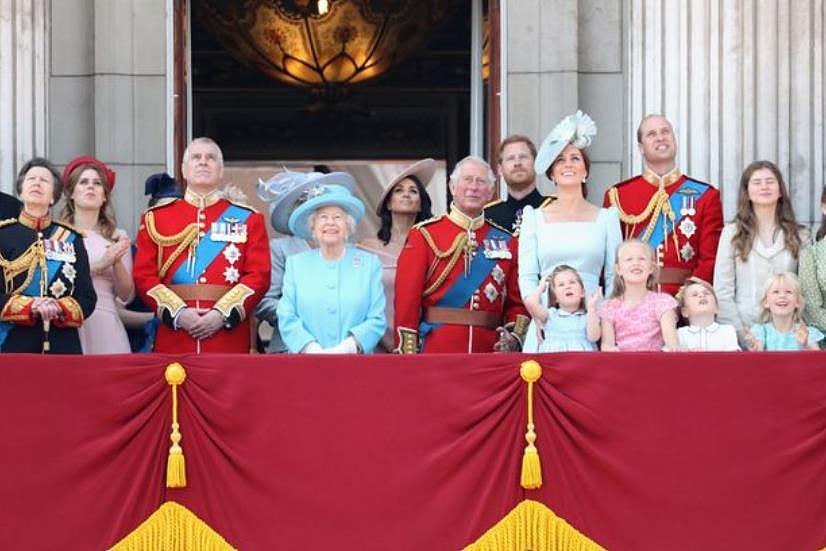 英国女王登基70周年大典2日举行：哈里梅根到场，全英都high起来了！（组图） - 11