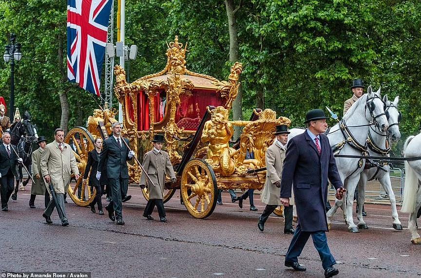 英国女王登基70周年大典2日举行：哈里梅根到场，全英都high起来了！（组图） - 19