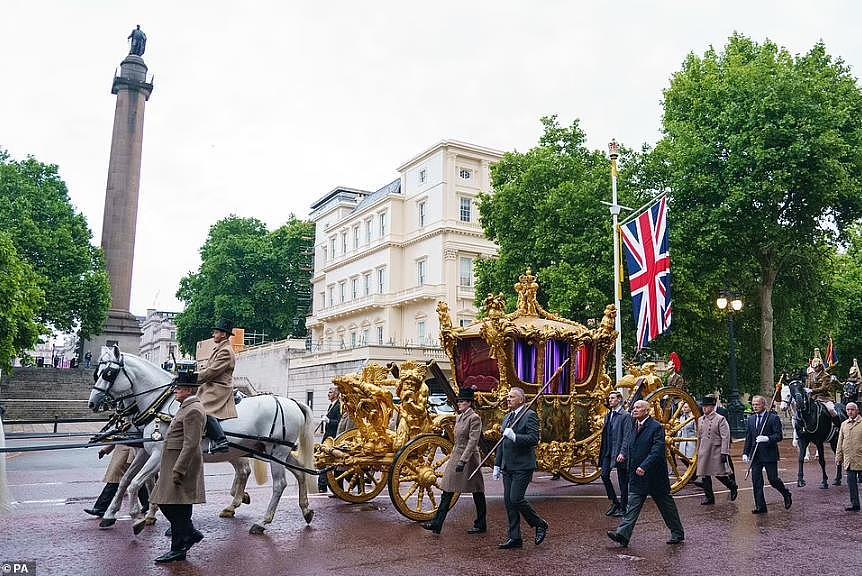 英国女王登基70周年大典2日举行：哈里梅根到场，全英都high起来了！（组图） - 24