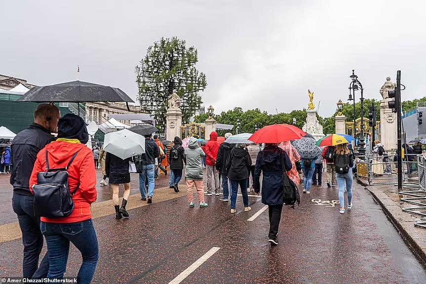 英国女王登基70周年大典2日举行：哈里梅根到场，全英都high起来了！（组图） - 26