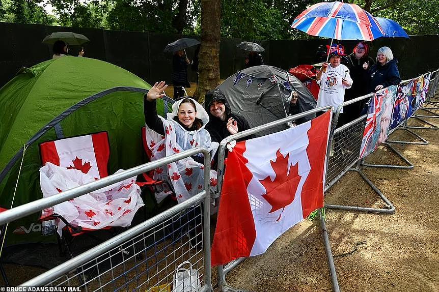 英国女王登基70周年大典2日举行：哈里梅根到场，全英都high起来了！（组图） - 33