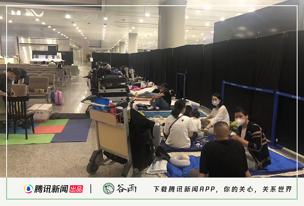 睡在上海浦东机场的66天里，我多了100个来自全世界的朋友（组图） - 1