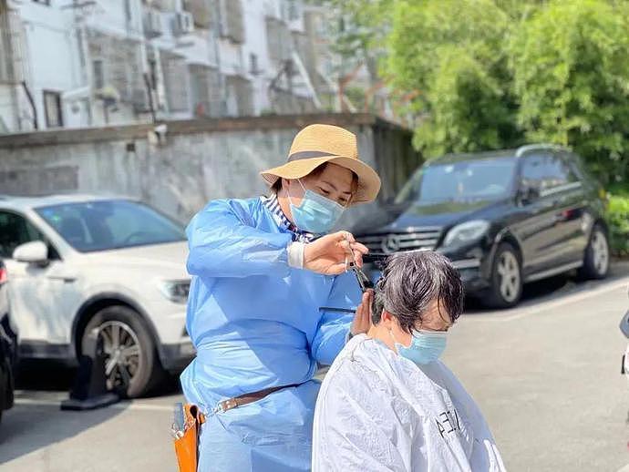 日本男子在上海封控2个月，免费帮200多名居民剪头发（组图） - 3