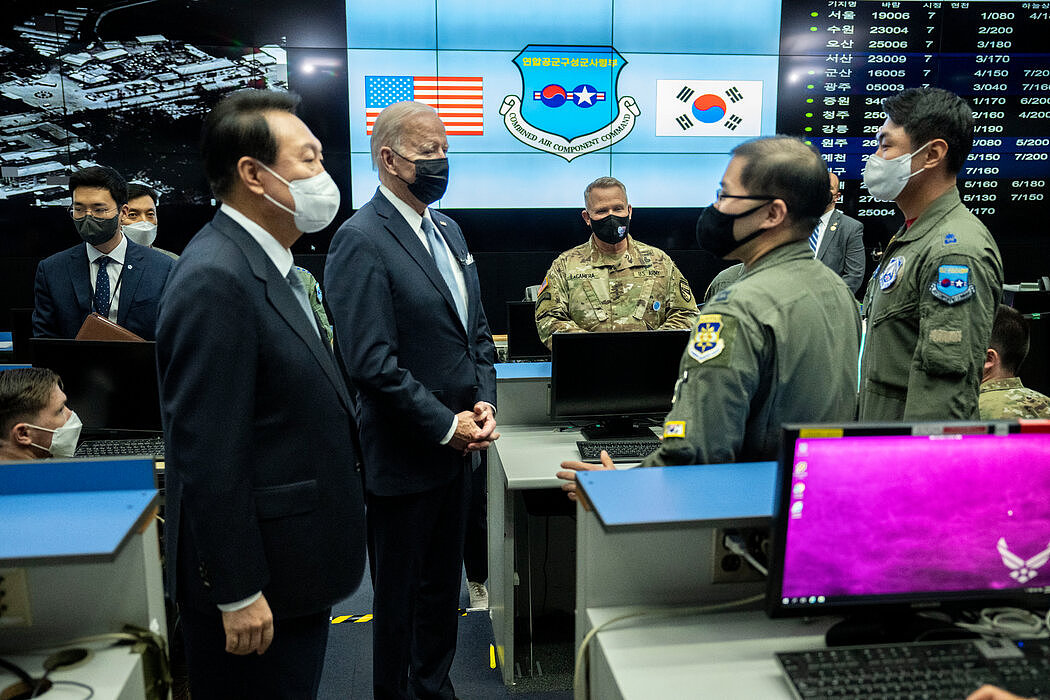 上个月，拜登总统和尹锡悦总统访问了位于韩国平泽的乌山空军基地。韩国正在公开讨论是否要建立自己的核力量来对抗朝鲜。