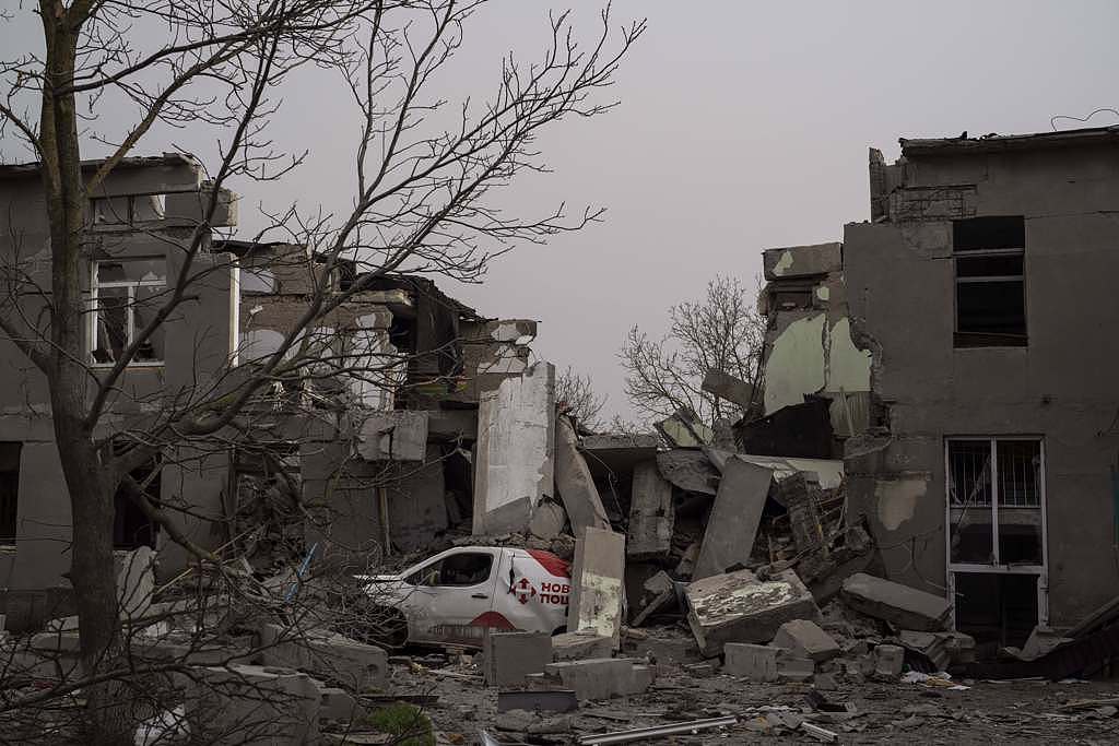 尼古拉耶夫（Mykolaiv）不只港口遭飛彈轟炸，市區也沒逃過。（圖/美聯社）
