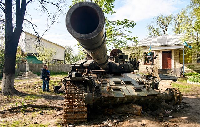 一辆被摧毁的俄罗斯坦克。乌克兰切尔尼赫夫，5月8日