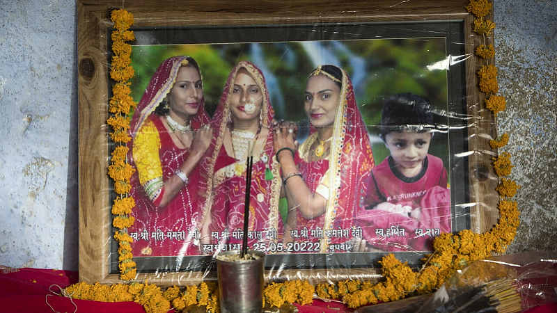 印度“嫁妆暴力”：三姐妹不堪丈夫和婆婆长期虐待集体自杀（组图） - 1