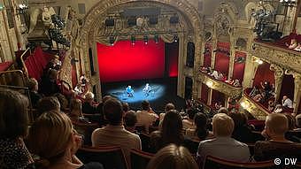 Deutschland Altkanzlerin Merkel zu Gespräch im Berliner Ensemble