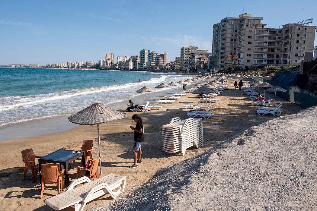 塞浦路斯法马古斯塔的海滩，这里受益于俄罗斯旅游业。