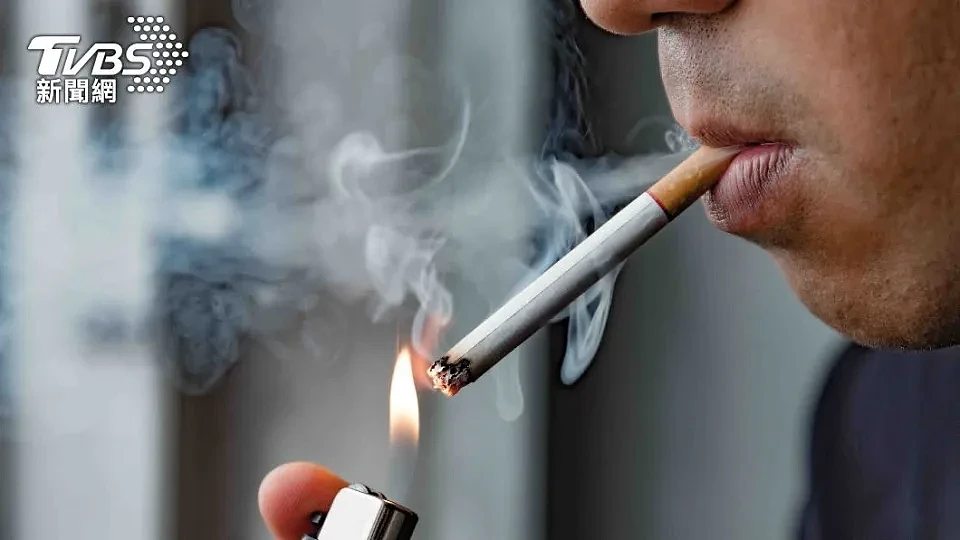 根据研究发现，吸烟者感染新冠肺炎的风险更高。 （图／shutterstock达志影像）