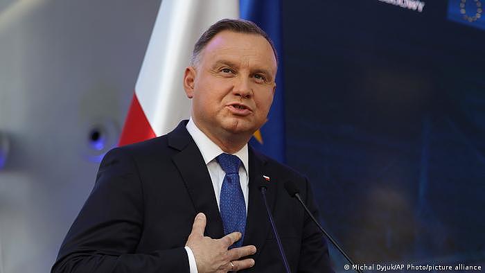 波兰总统杜达在接受德国《图片报》采访时谈及德国武器输送、来自莫斯科的威胁以及他对德法领导人与普京通话的不解