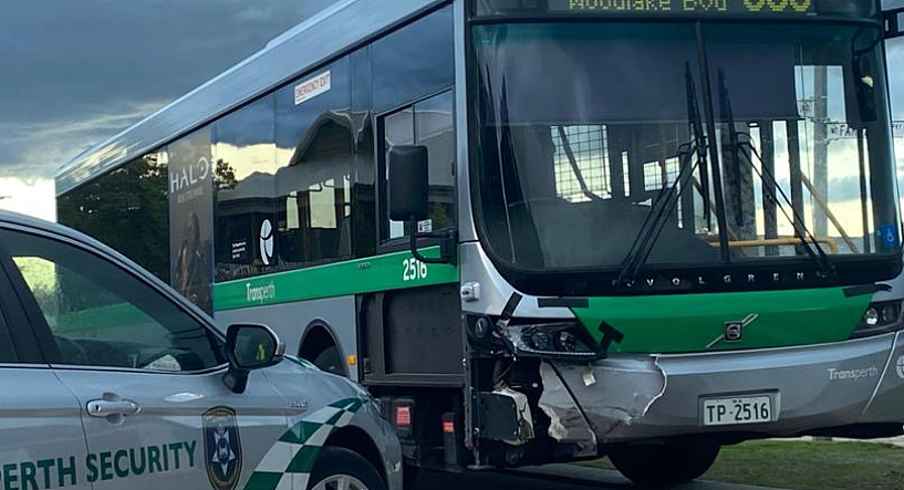 珀斯郊区车祸，孕妇车辆与巴士相撞被送往医院，所幸暂无生命危险（图） - 3