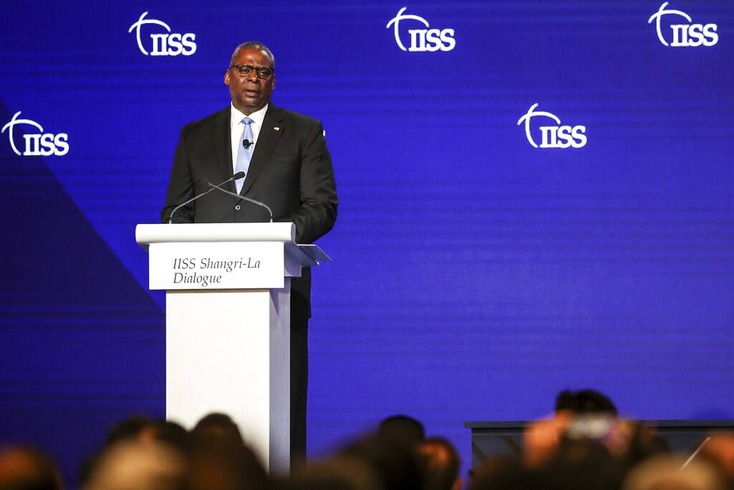 美国防长奥斯汀：图为他2022年6月11日在新加坡出席香格里拉对话全体会议时发表演说。 （AP）