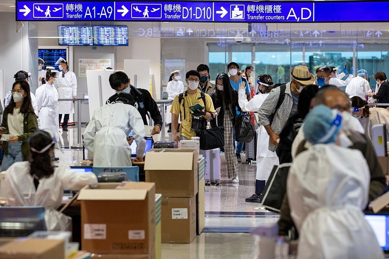 美国已不再要求旅客入境需出示筛检阴性证明，台湾却才正要缩短入境检疫天数为3+4。 图／联合报系资料照片