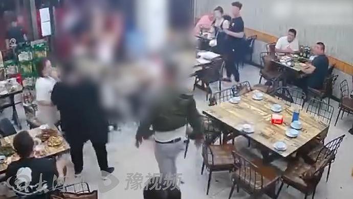 唐山烧烤店打人案视频发布者发声：看到监控后很心痛，想为被打女孩伸张正义（组图） - 4