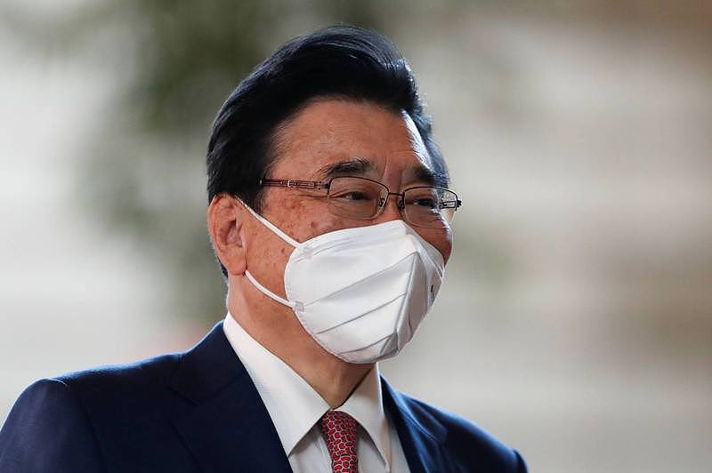 日本厚生勞動大臣後藤茂之預期，夏季的確診者數量仍有可能增加，包含口罩配戴規定在內，放寬防疫政策於目前而言不切實際。（路透）