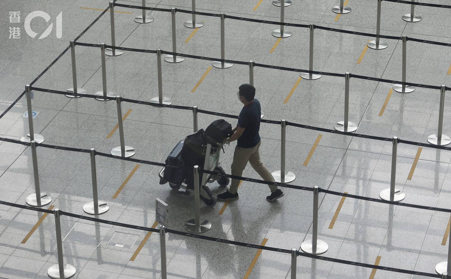 新冠疫情下，香港機場人流大減。（資料圖片／余俊亮攝）
